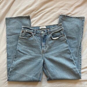 Abercrombie & Fitch The 90s Relaxed Jean High Rise